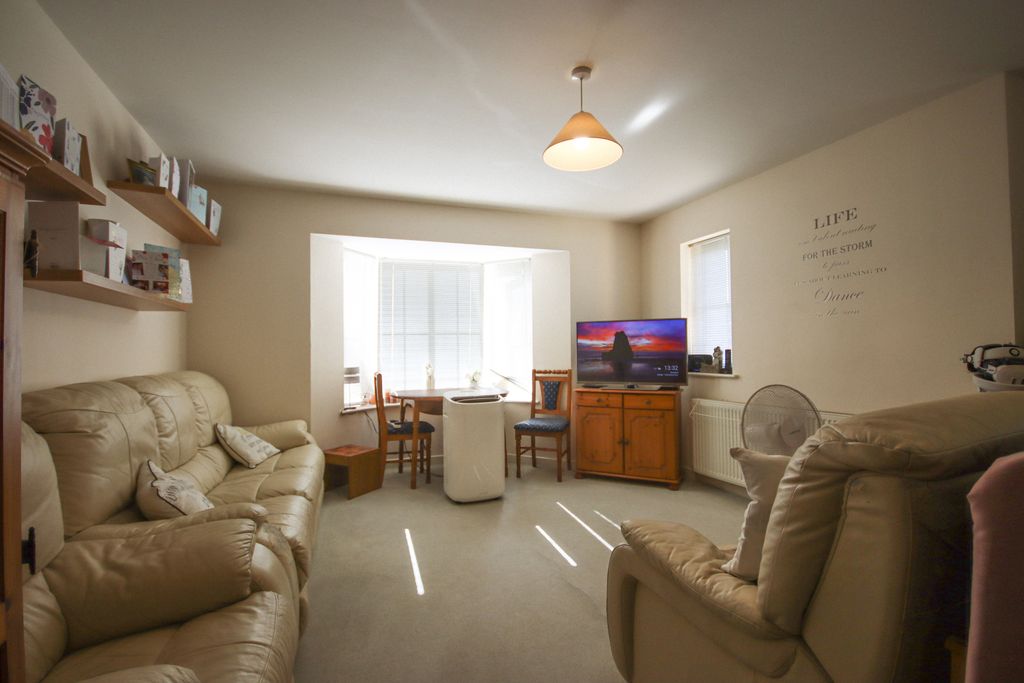 Property photo 2 of 10 Living Room
