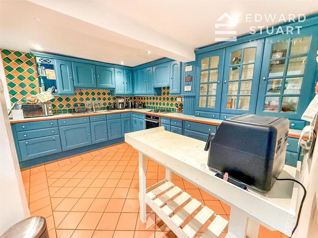 Property photo 2 of 17 Picture No. 10