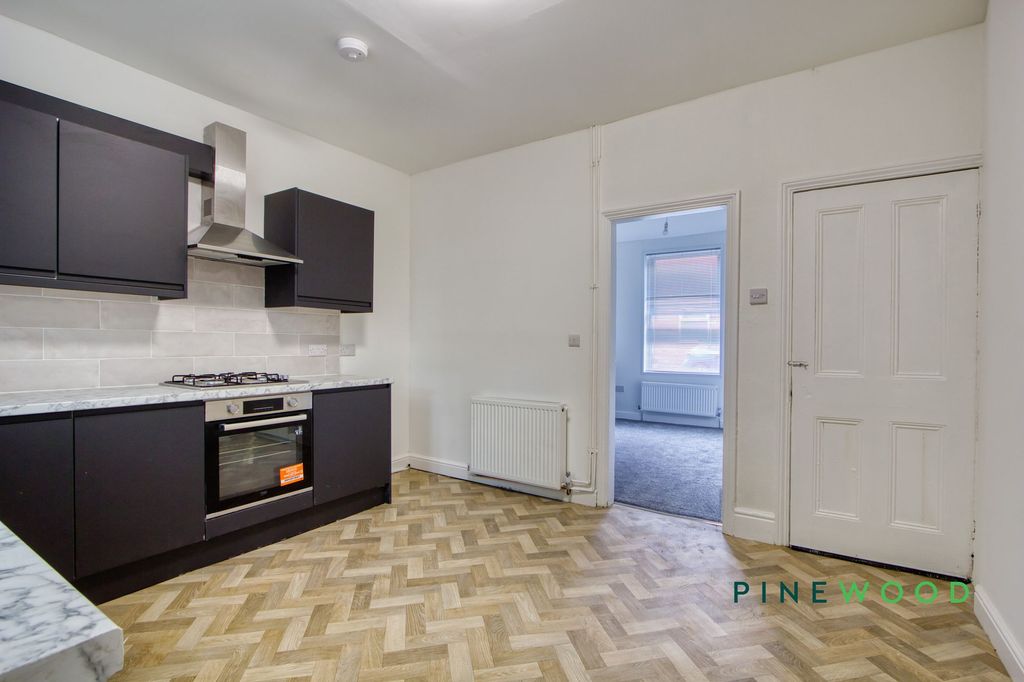 Property photo 2 of 11 Kitchen / Diner
