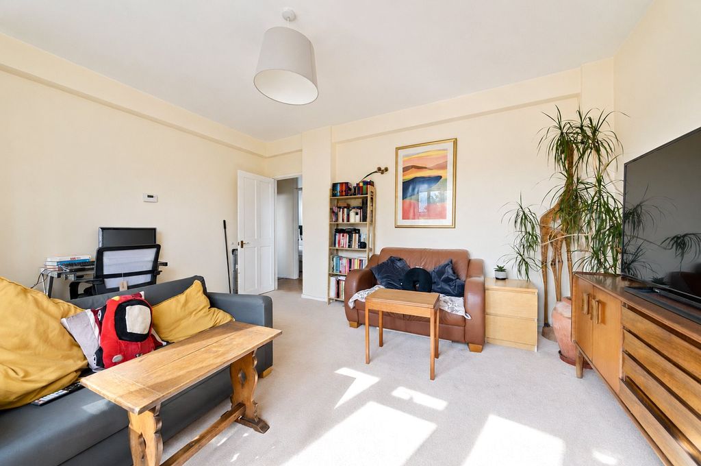 Property photo 3 of 11 Picture No. 27