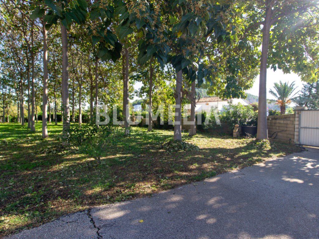 Property photo 3 of 37