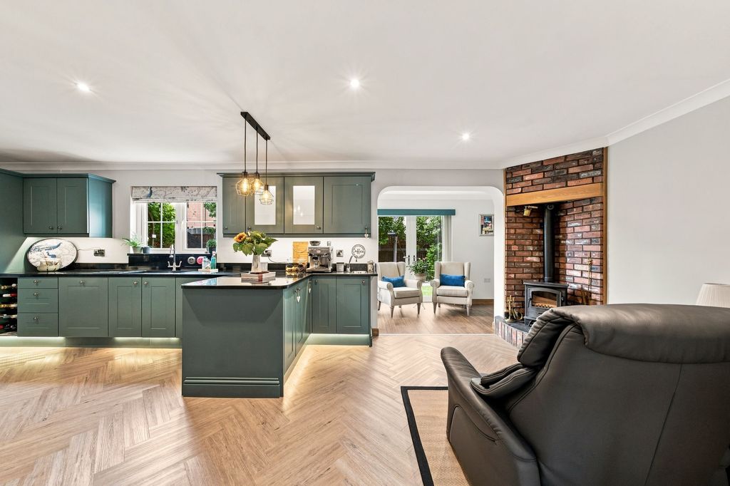 Property photo 3 of 53 Kitchen/Breakfast Room