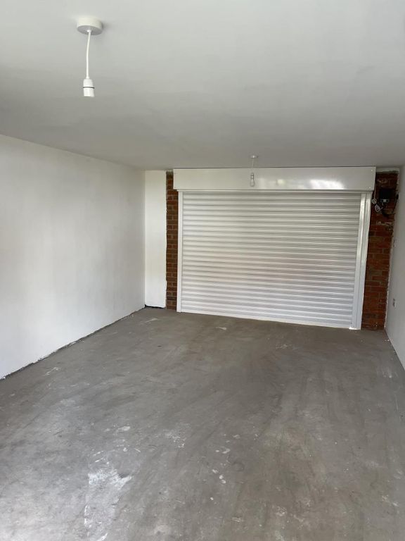 Property photo 1 of 3 Deposit/Garage