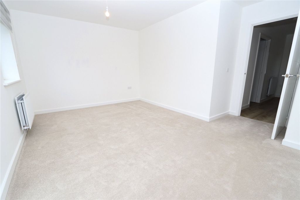 Property photo 3 of 11 Lounge