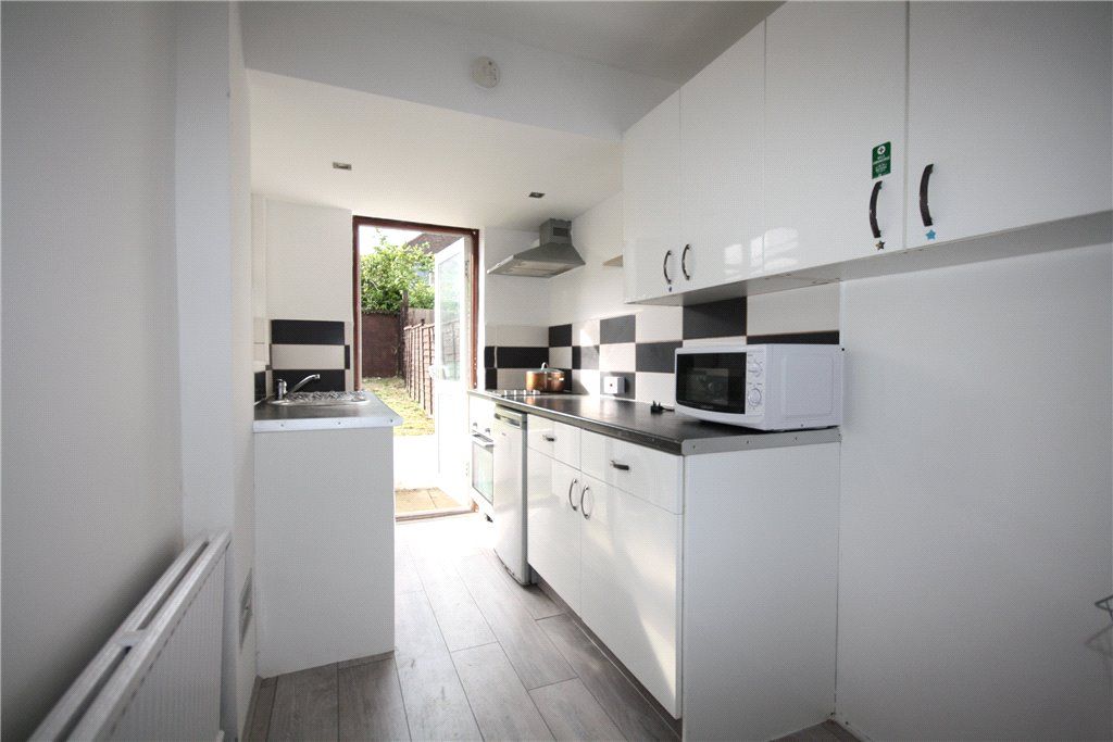 Property photo 3 of 9 Kitchen