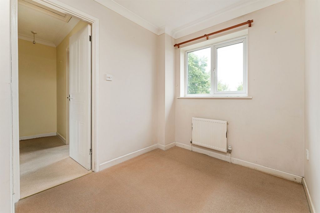 Property photo 3 of 8 Bedroom