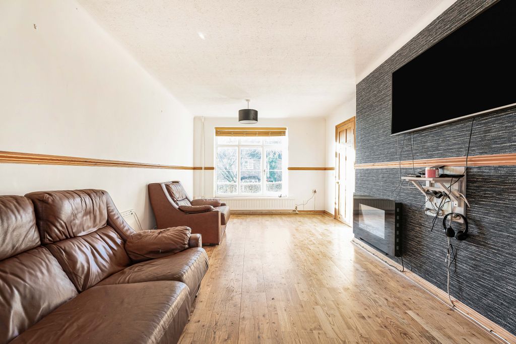 Property photo 3 of 21 Living Room