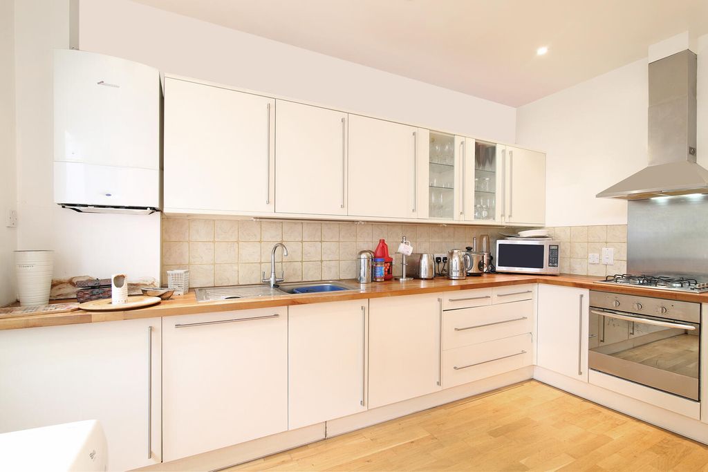 Property photo 1 of 5 Kitchen