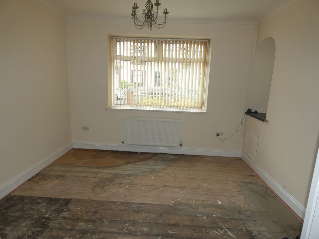 Property photo 2 of 11 Front Lounge