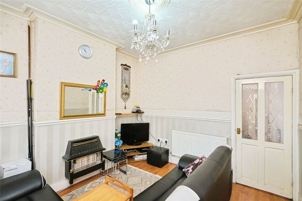 Property photo 3 of 19 Picture No. 06