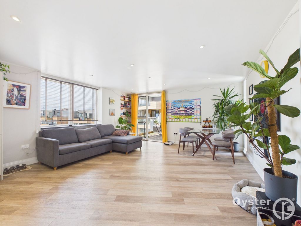 Property photo 2 of 16 Reception