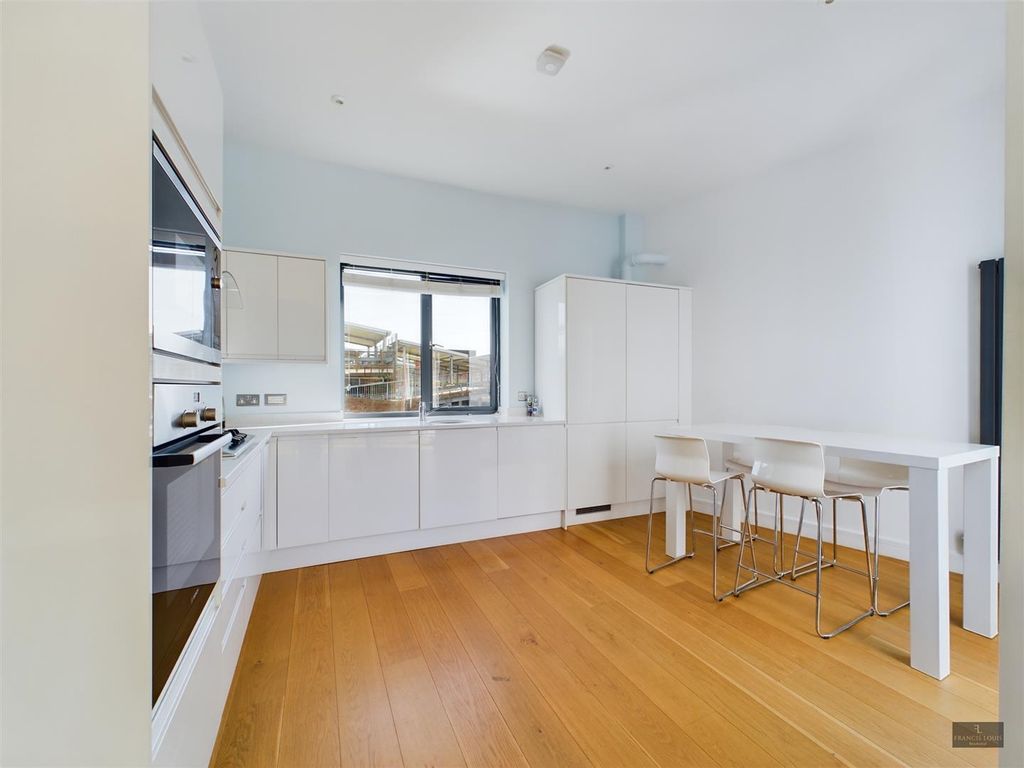 Property photo 1 of 7 Cam01856G0-Pr0141-Still005.Jpg