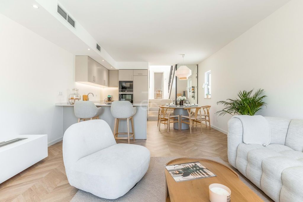 Property photo 2 of 30