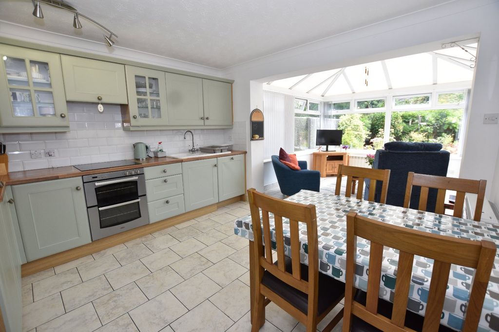 Property photo 3 of 16 Kitchen Dining Room