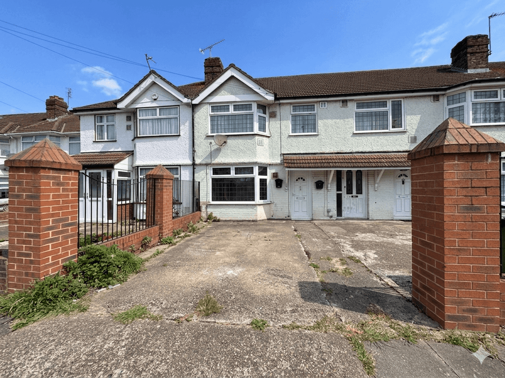 Property photo 1 of 12 4 Bed Terraced House To Rent Byron Avenue, Hounslow Tw4