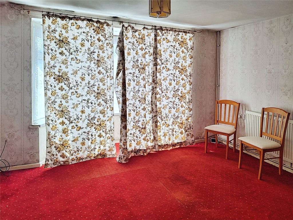 Property photo 2 of 10 Lounge