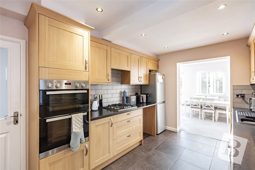Property photo 2 of 22 Kitchen
