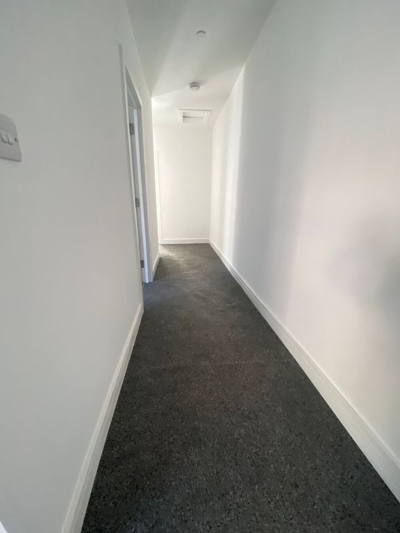 Property photo 2 of 9 Passage