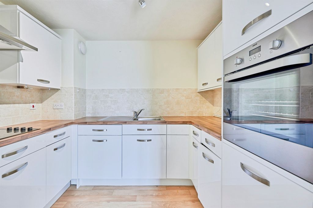 Property photo 3 of 11