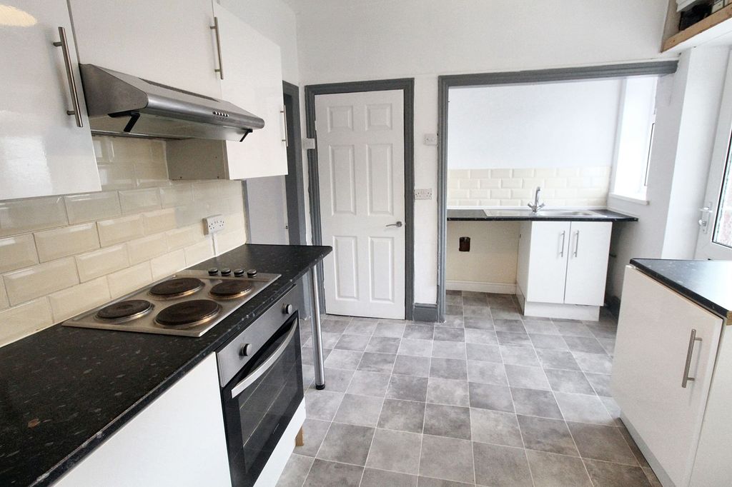 Property photo 2 of 17 Kitchen