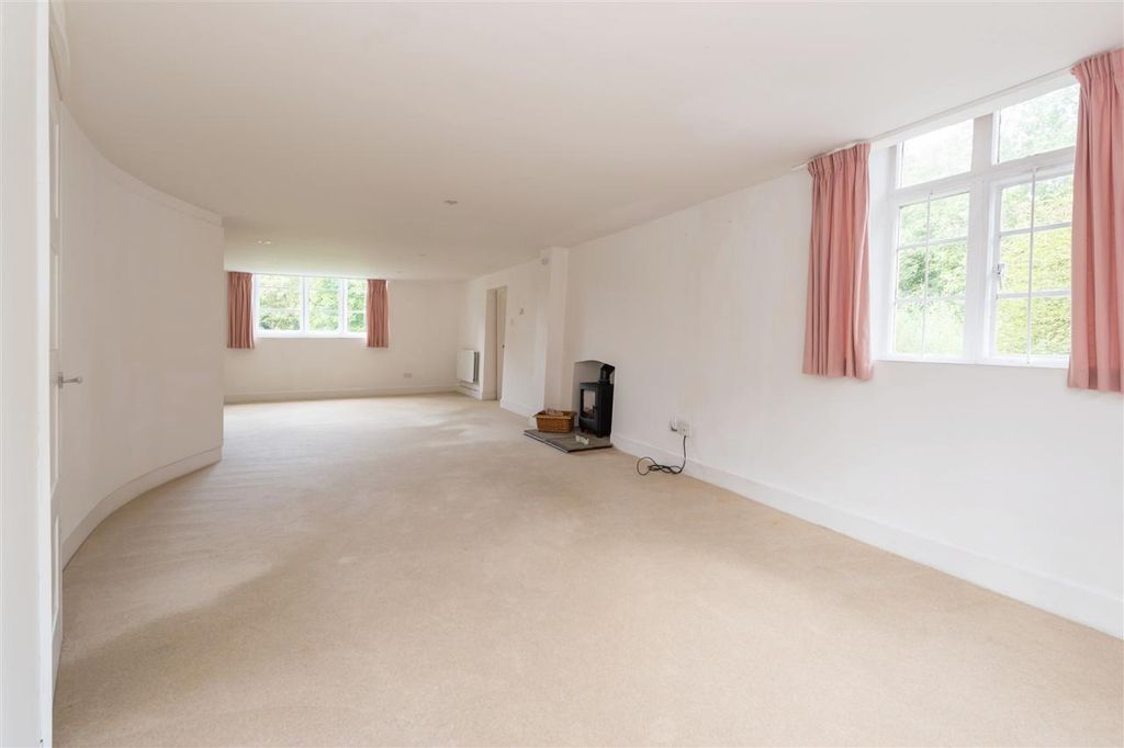 Property photo 3 of 23