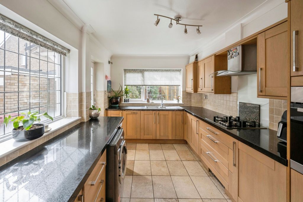 Property photo 2 of 14 Kitchen