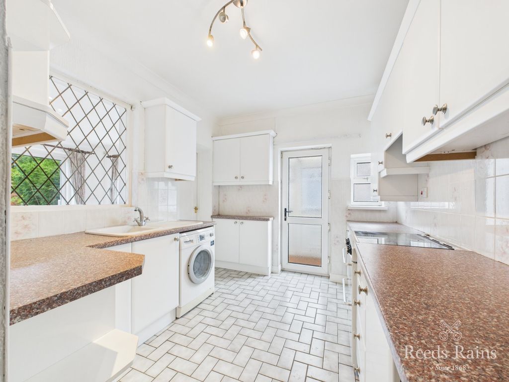 Property photo 2 of 21 Kitchen