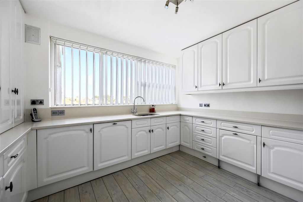 Property photo 2 of 22 Grand Avenue, Wellington Court 12-024.Jpg