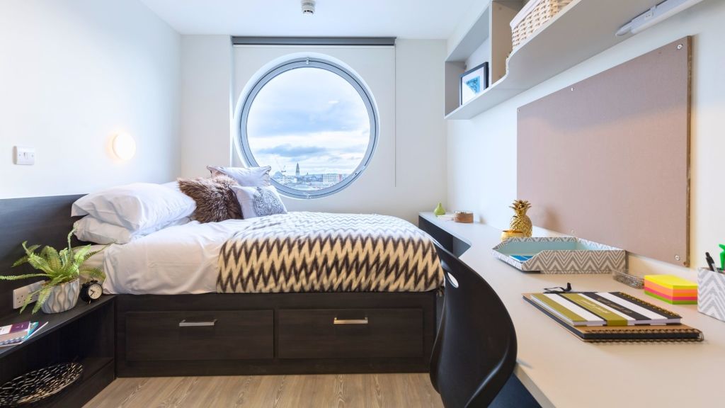 Property photo 1 of 8 Bedroom