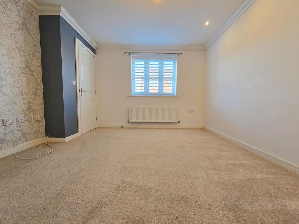 Property photo 3 of 12 Living Room