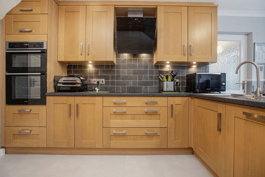 Property photo 3 of 32