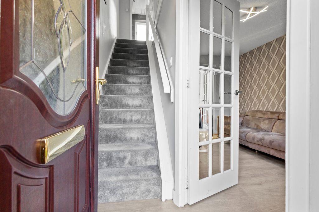 Property photo 2 of 21