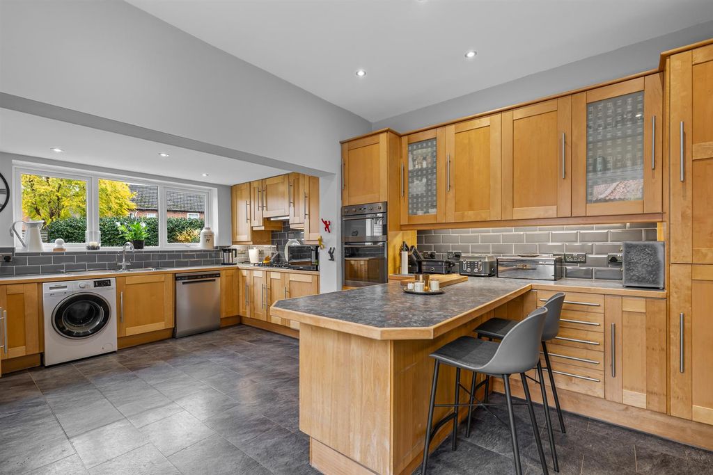 Property photo 2 of 30 College House-02.Jpg