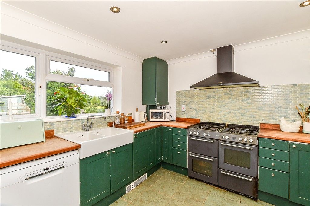 Property photo 3 of 20 Kitchen