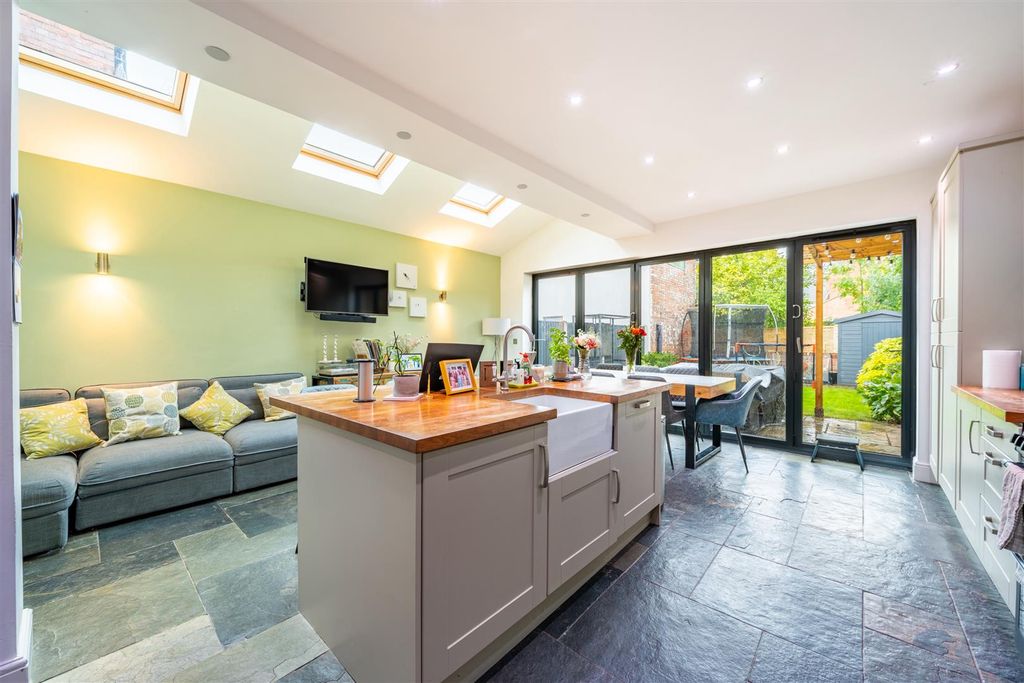 Property photo 3 of 17