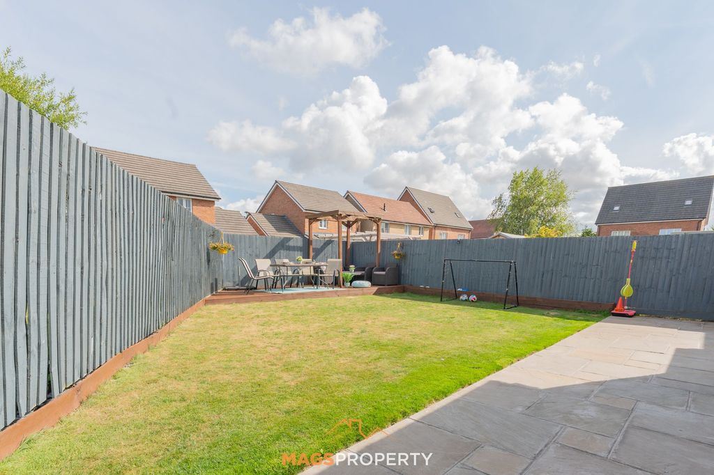 Property photo 2 of 23