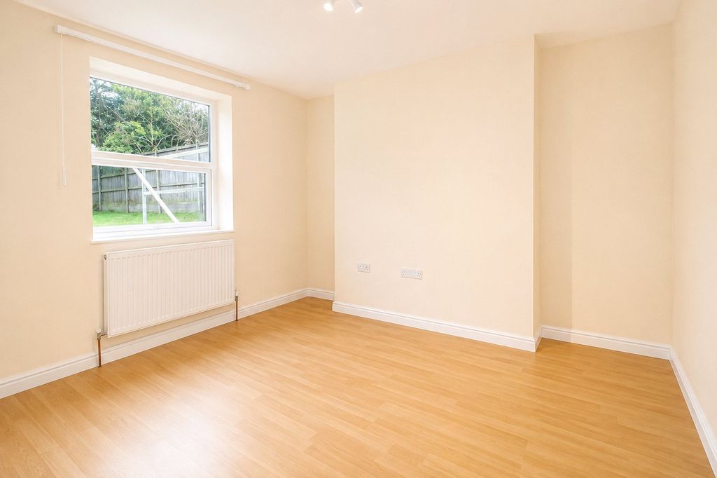 Property photo 2 of 8 Bedroom