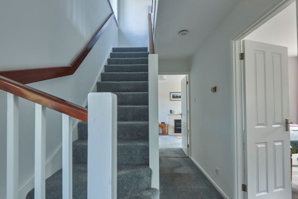 Property photo 3 of 14 Hallway