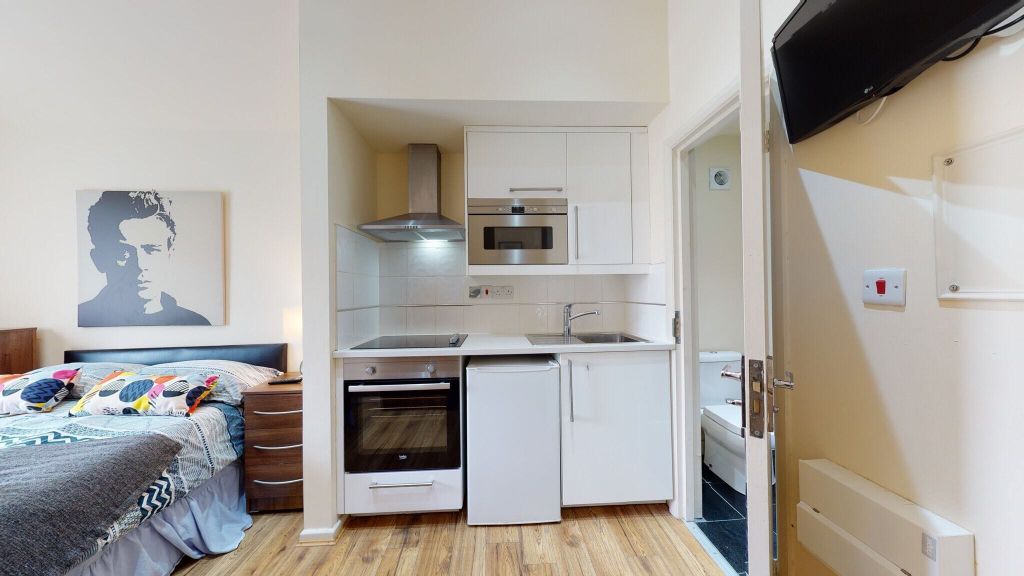 Property photo 2 of 8 Kitchen