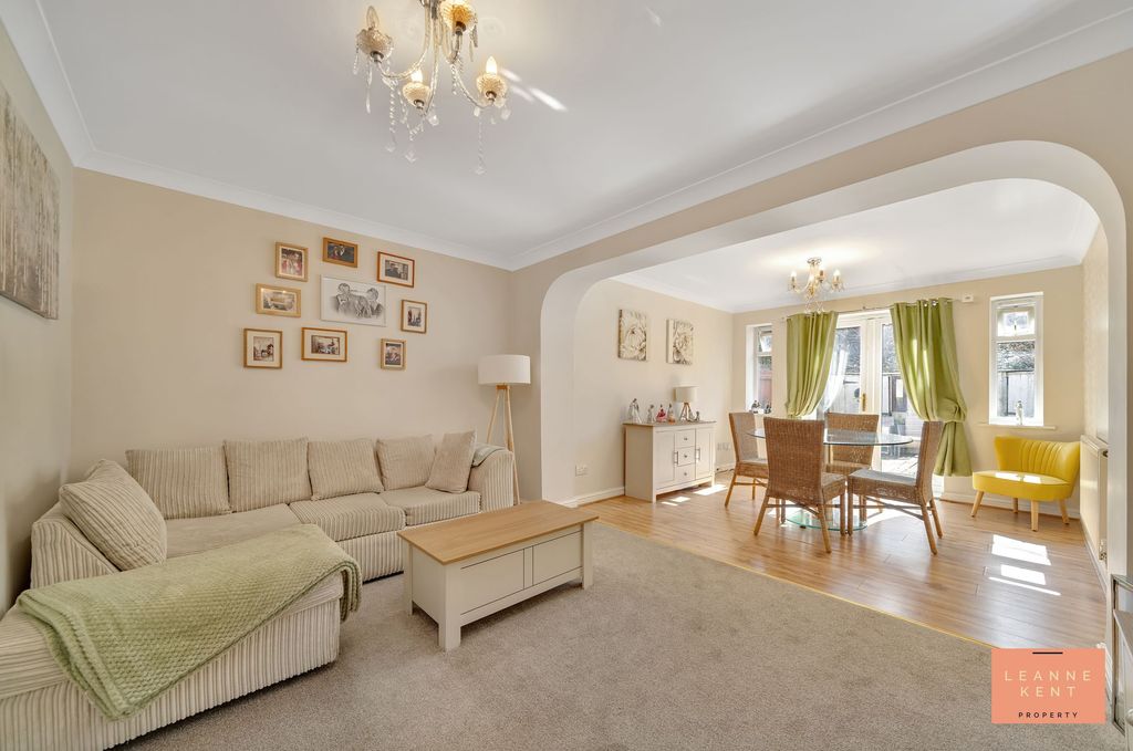 Property photo 3 of 27