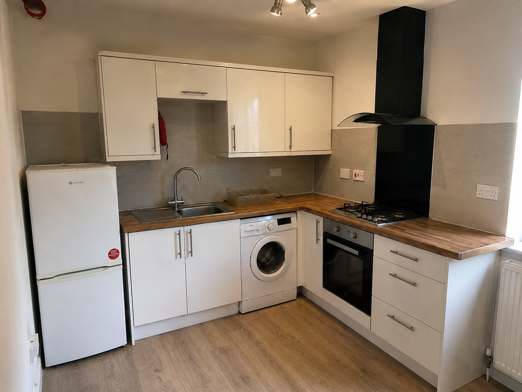Property photo 2 of 5 Kitchen