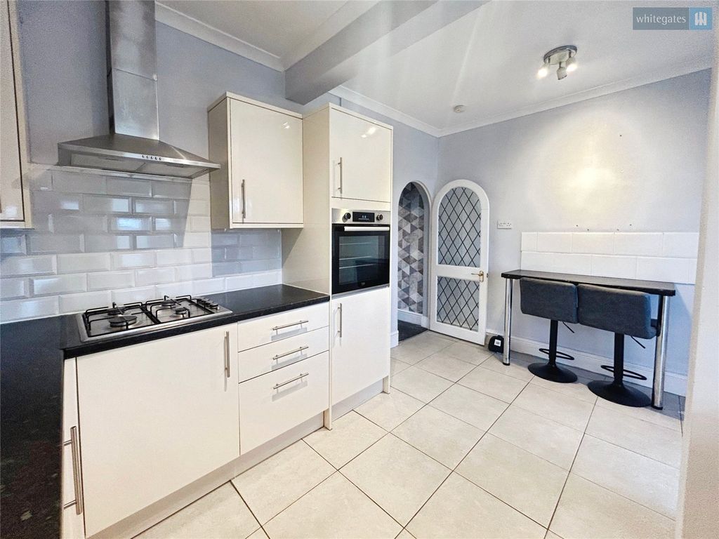 Property photo 2 of 16 Picture No. 11