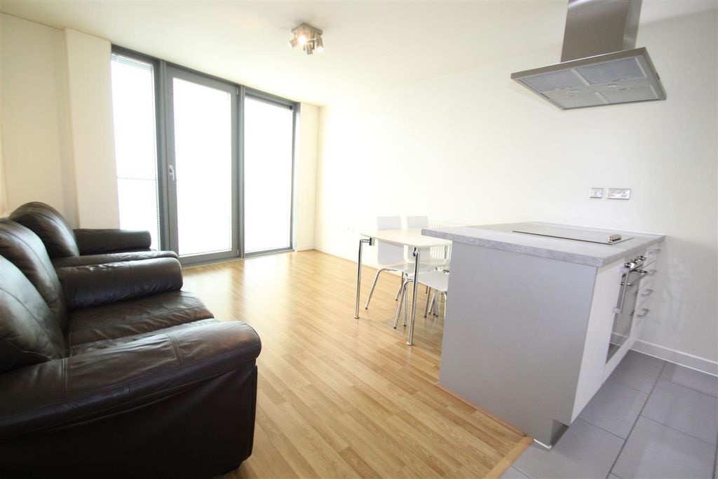 Property photo 1 of 9 Living Space