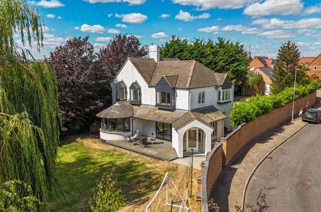 Property photo 1 of 37
