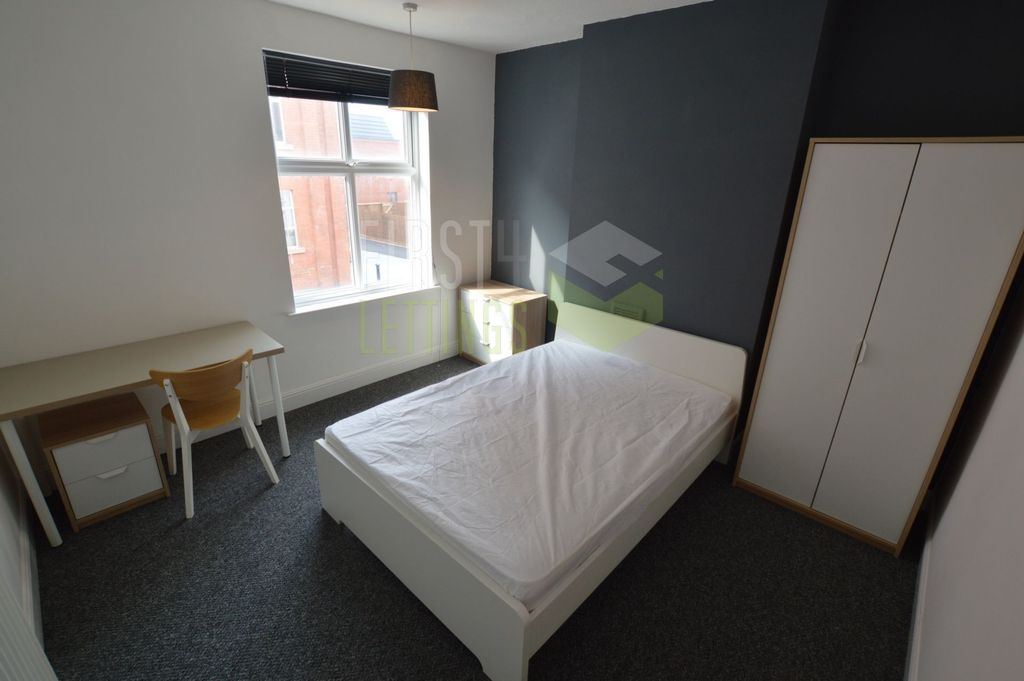 Property photo 1 of 8 Bedroom