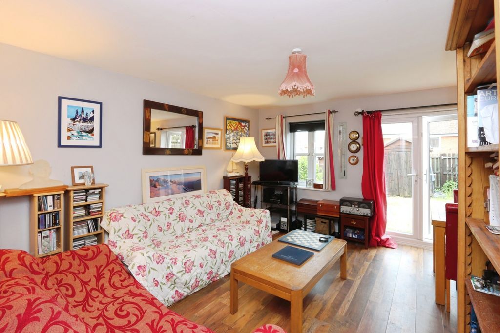 Property photo 2 of 17 Lounge