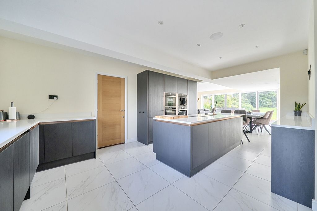 Property photo 2 of 26 1476982-7-6A306c8...