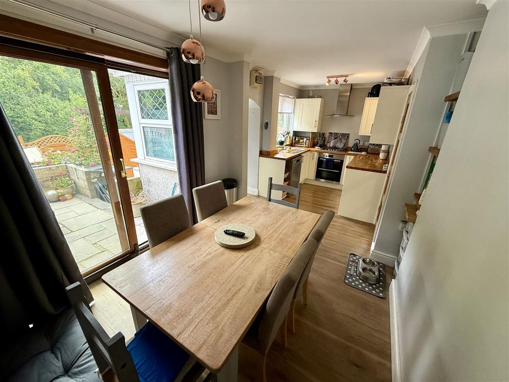 Property photo 2 of 25 Kitchen / Diner