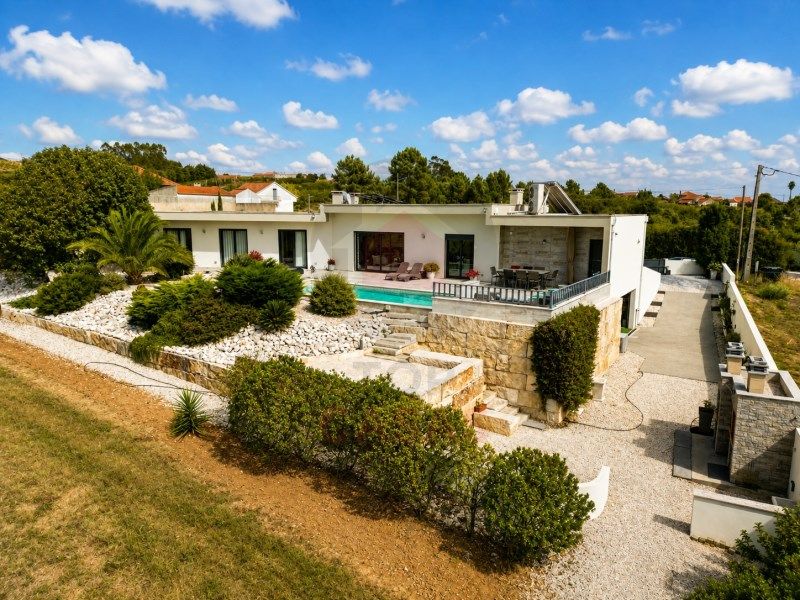 Property photo 1 of 42