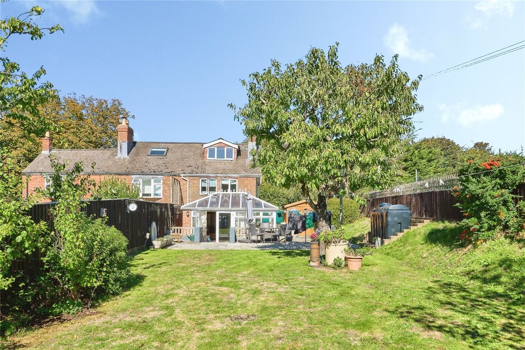Property photo 2 of 19 Garden